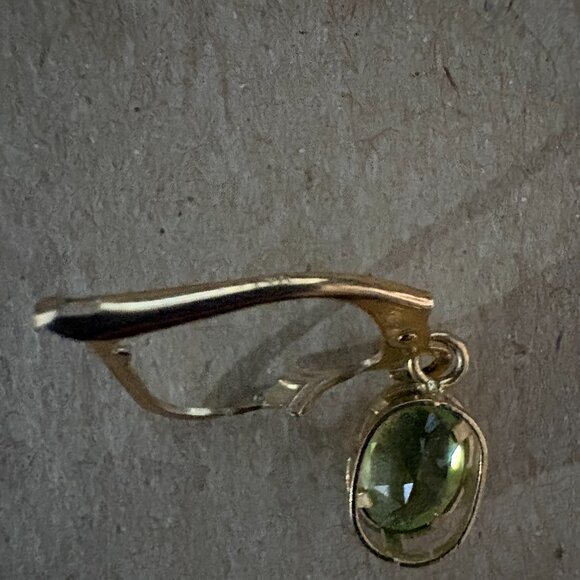 Vintage 1960's 14k Yellow Gold 7x5mm Oval Peridot Leverback Earrings - Picture 6 of 9